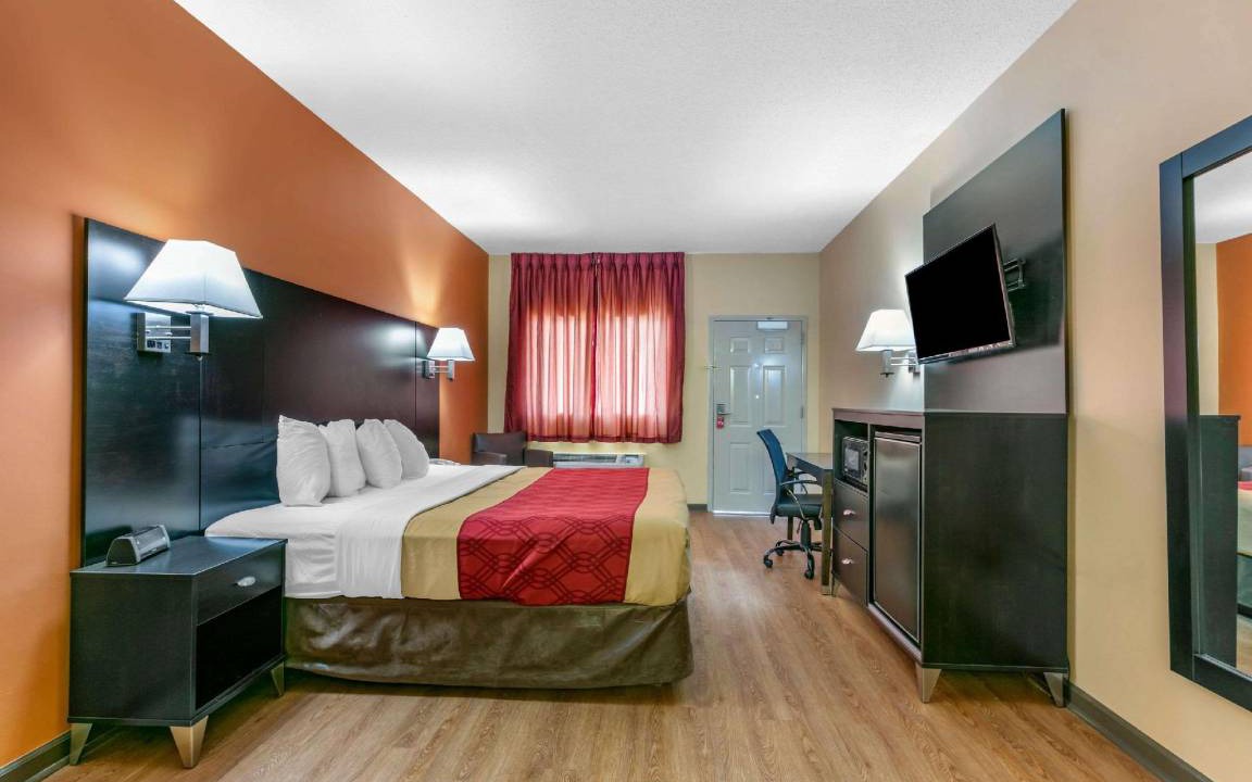 Photo of Bedroom in Northport