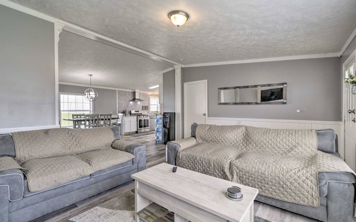 Photo of Livingroom in Seneca Falls