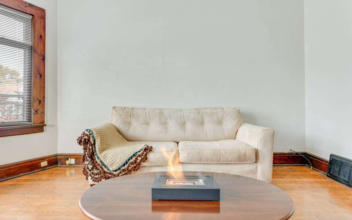 Photo of Livingroom in Front Park