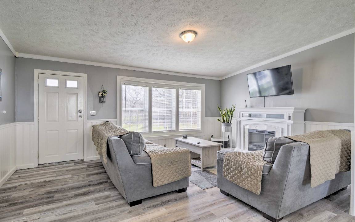 Photo of Livingroom in Seneca Falls