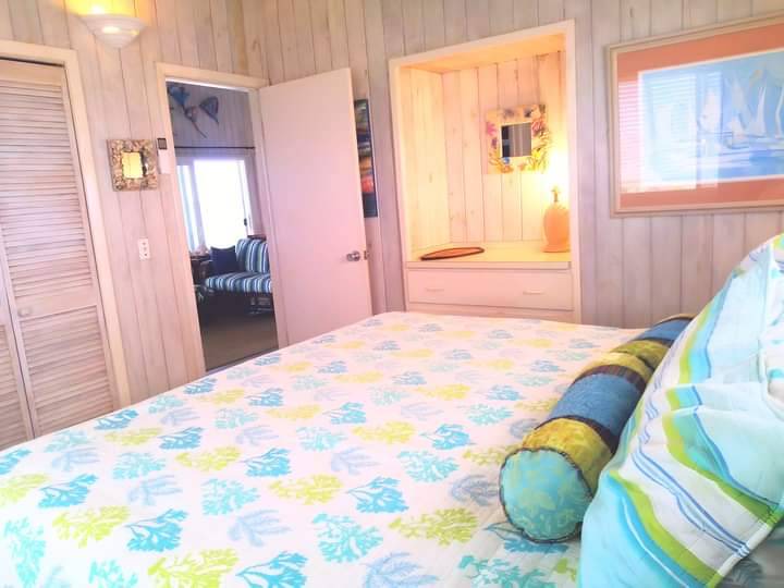 Photo of Bedroom in Staniel Cay