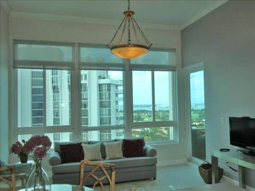 Photo of Livingroom in Mid Beach
