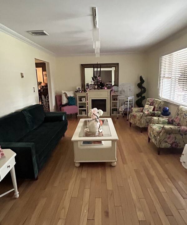 Photo of Livingroom in Sayreville