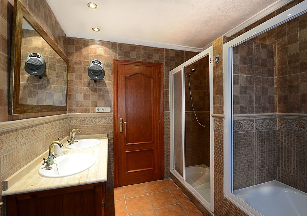 Photo of Bathroom in Empedrola