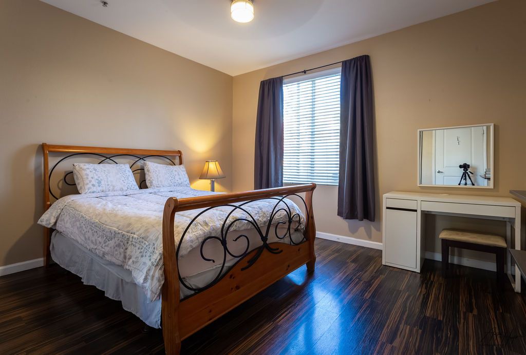 Photo of Bedroom in Platinum Triangle
