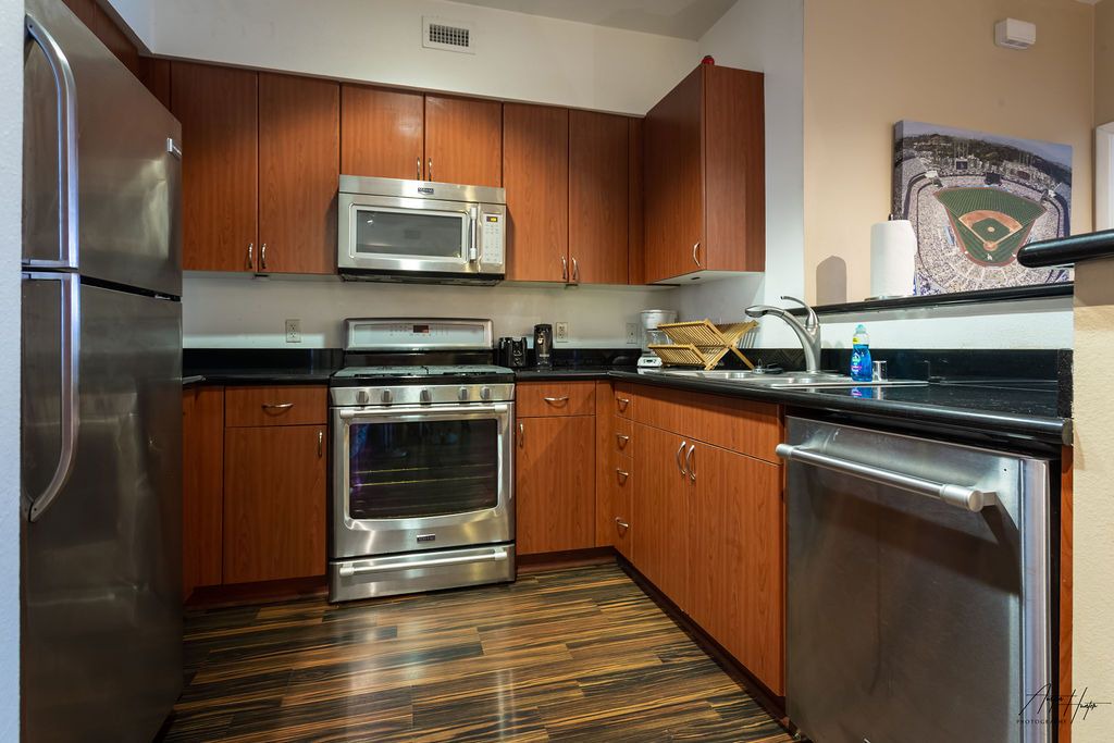 Photo of Kitchen in Platinum Triangle