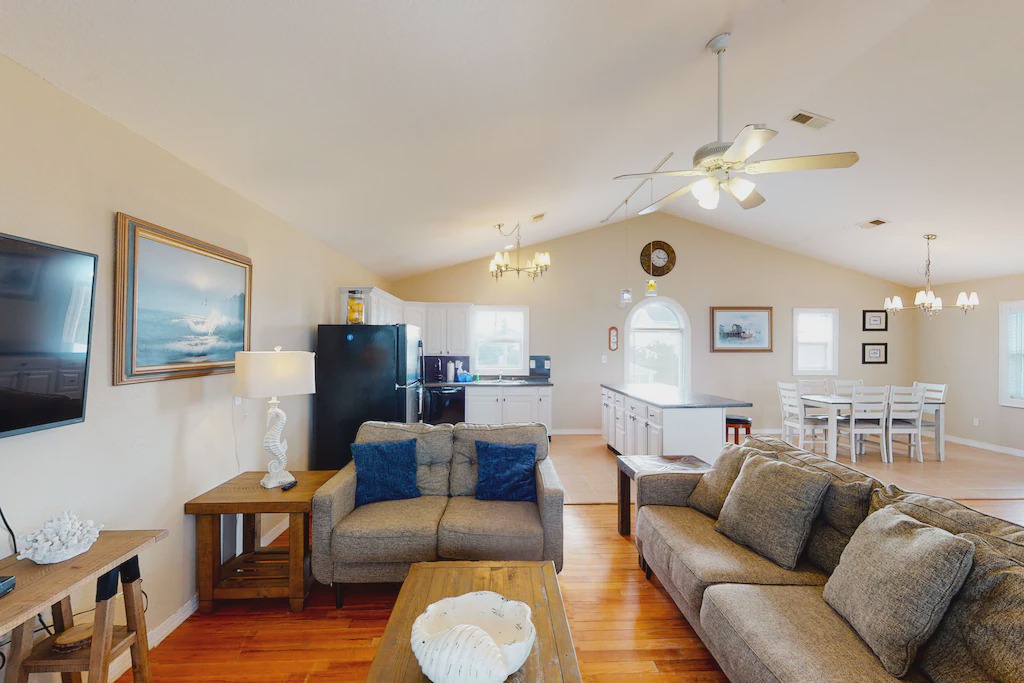 Photo of Livingroom in Avon