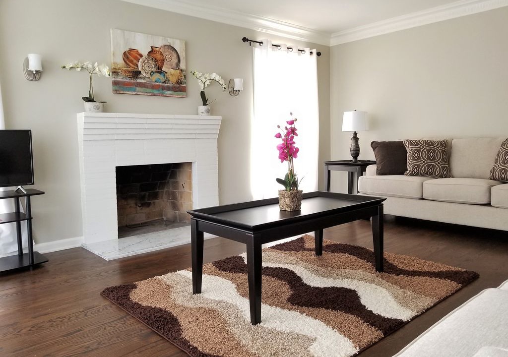 Photo of Livingroom in Mid City