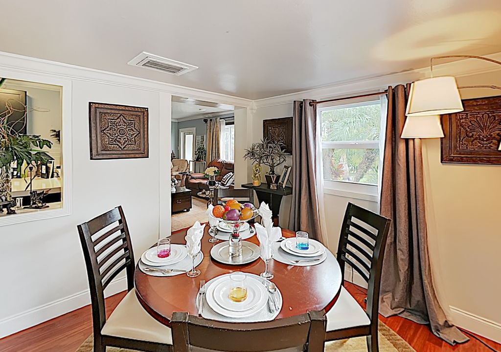 Photo of Livingroom in South Middle River