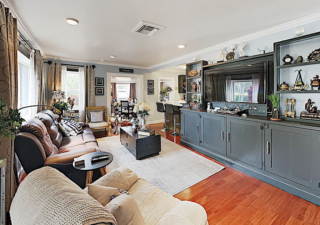 Photo of Livingroom in South Middle River