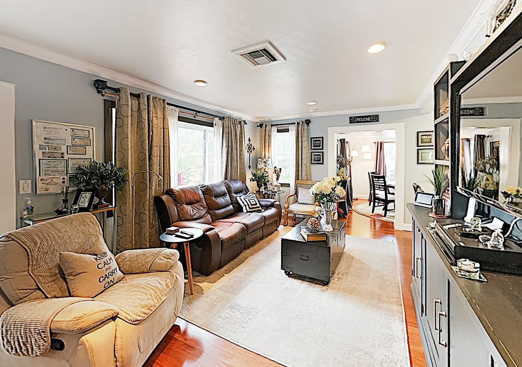 Photo of Livingroom in South Middle River