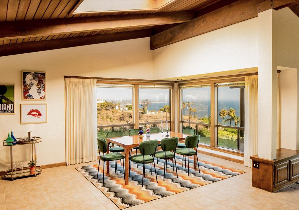 Photo of Livingroom in Western Malibu
