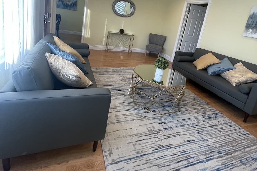 Photo of Livingroom in Downtown