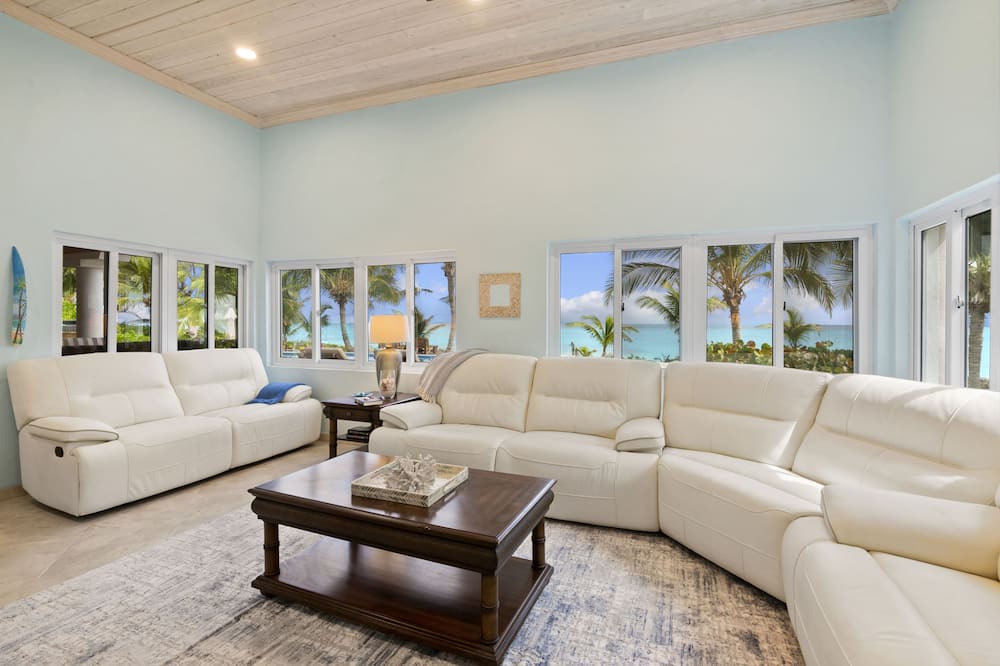 Photo of Livingroom in Farmer's Hill