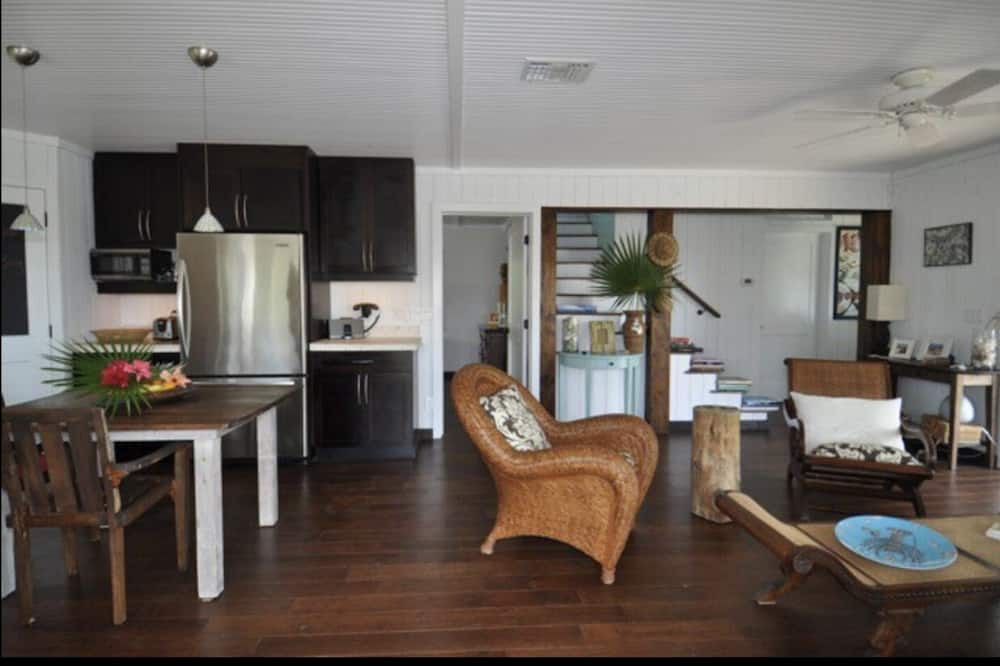 Photo of Livingroom in Green Turtle Cay
