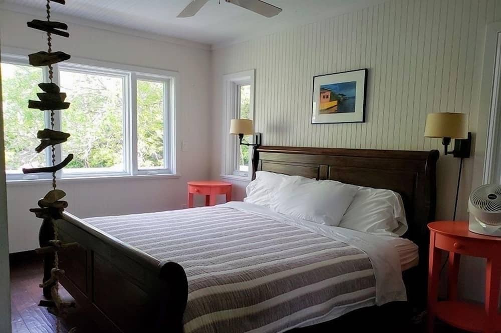 Photo of Bedroom in Green Turtle Cay