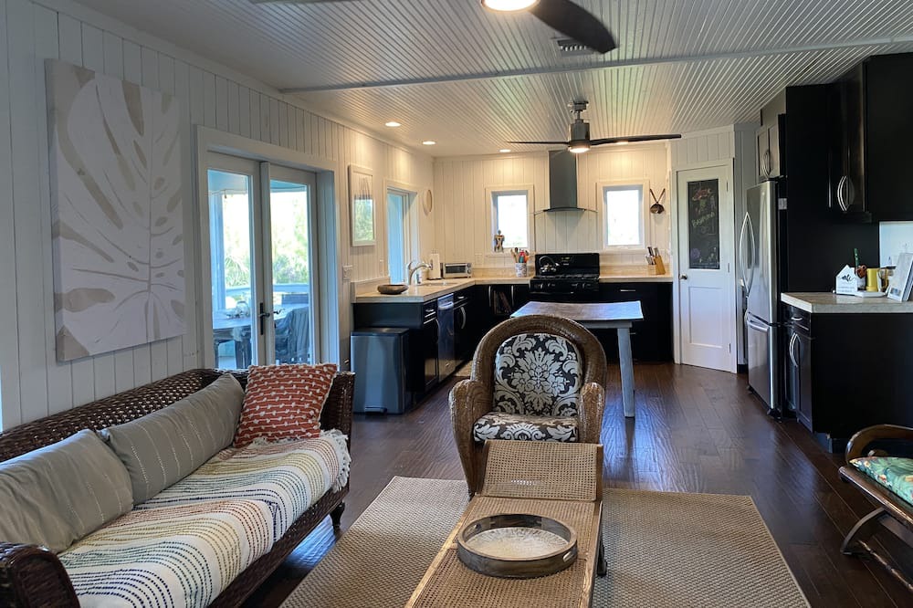 Photo of Livingroom in Green Turtle Cay