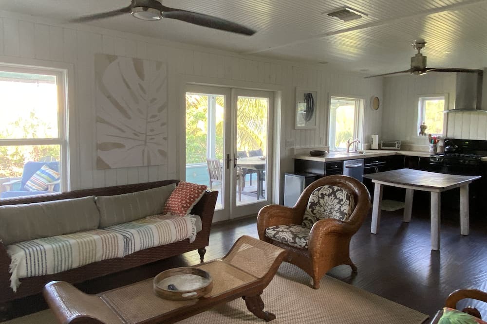 Photo of Livingroom in Green Turtle Cay