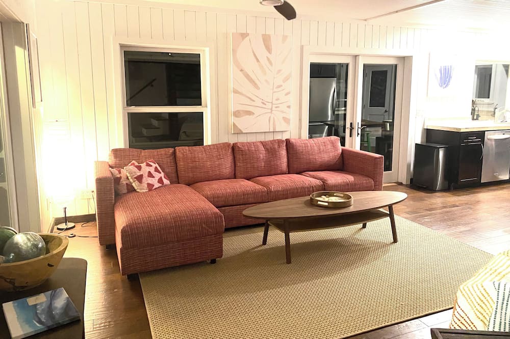 Photo of Livingroom in Green Turtle Cay