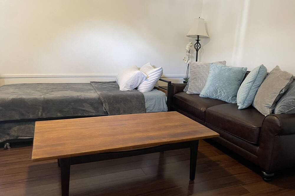 Photo of Bedroom in Valley Village