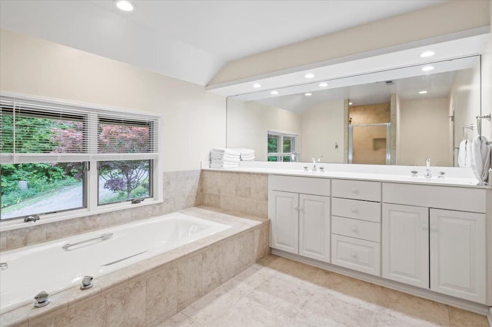 Photo of Bathroom in Naples