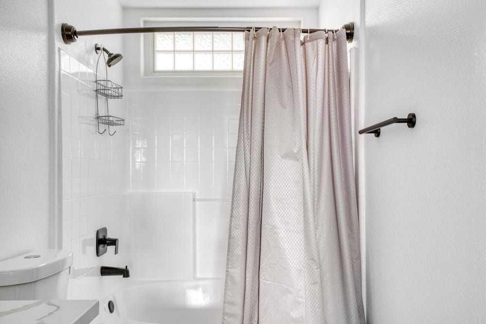 Photo of Bathroom in Mar Vista