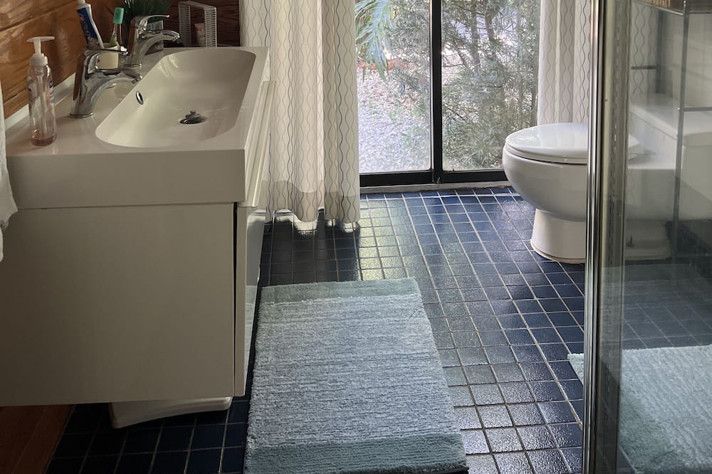 Photo of Bathroom in Biscayne Park