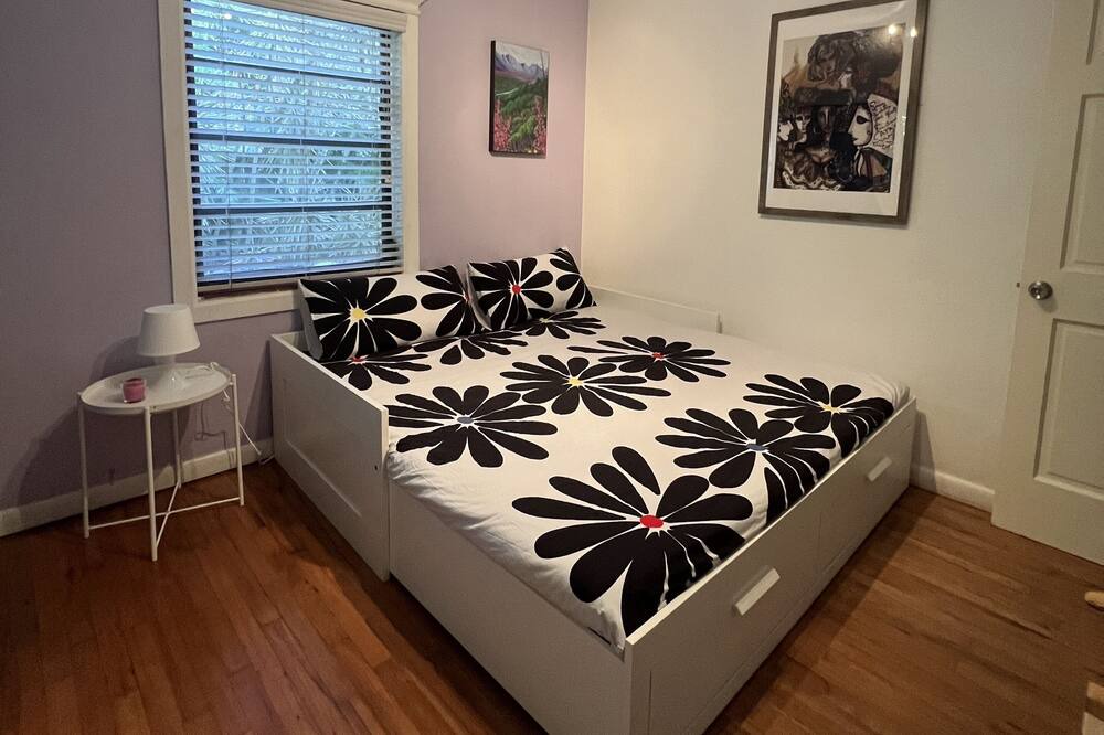Photo of Bedroom in Biscayne Park