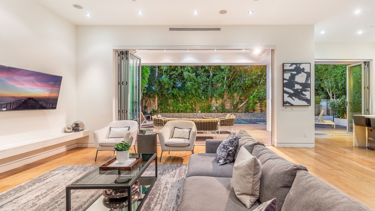 Photo of Livingroom in La Brea