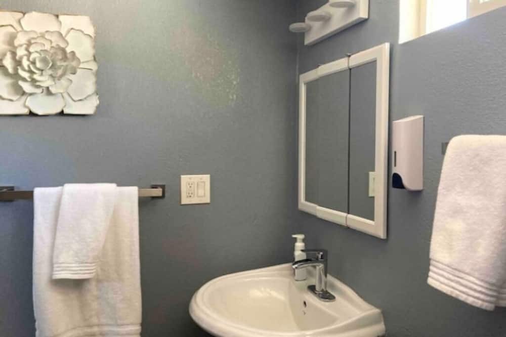 Photo of Bathroom in Banning