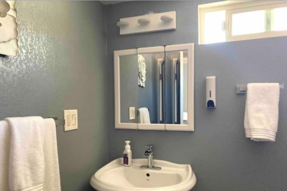 Photo of Bathroom in Banning