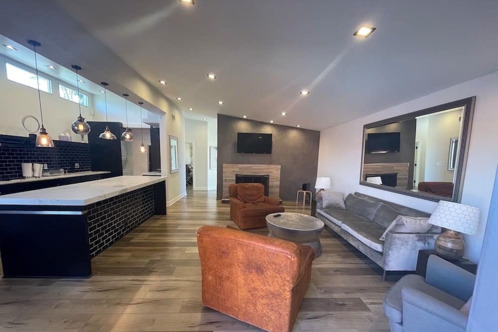 Photo of Livingroom in Melrose