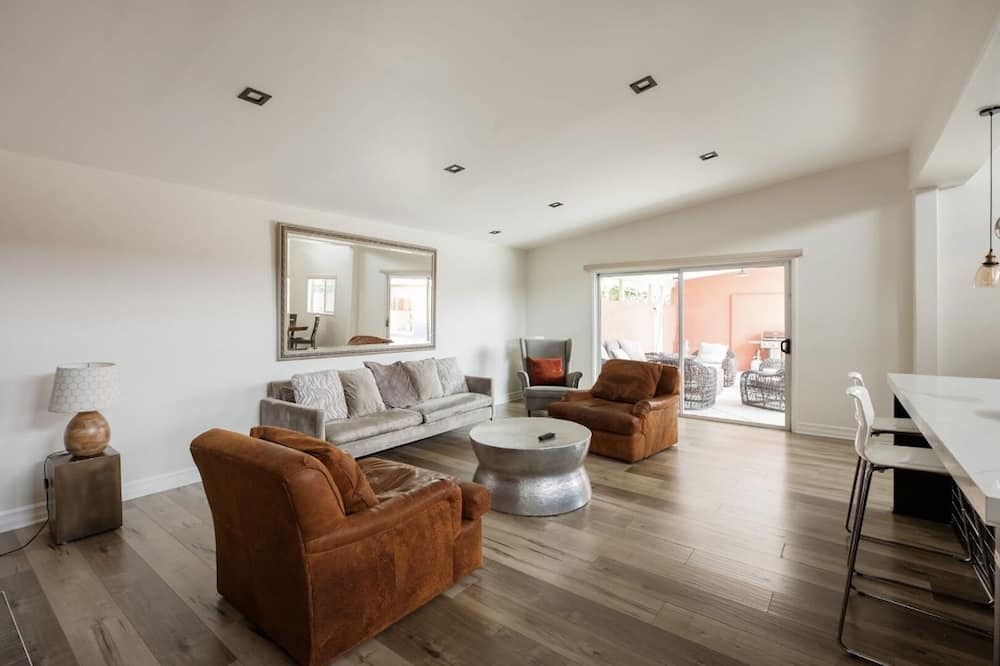 Photo of Livingroom in Melrose