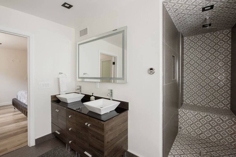 Photo of Bathroom in Melrose
