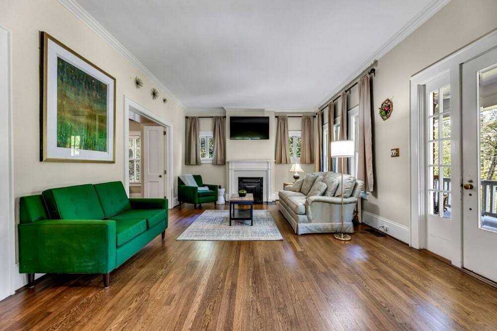 Photo of Livingroom in Old Irving Park
