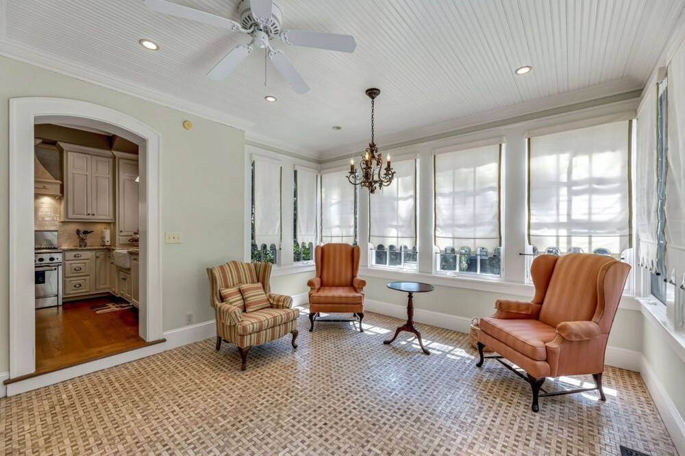 Photo of Livingroom in Old Irving Park
