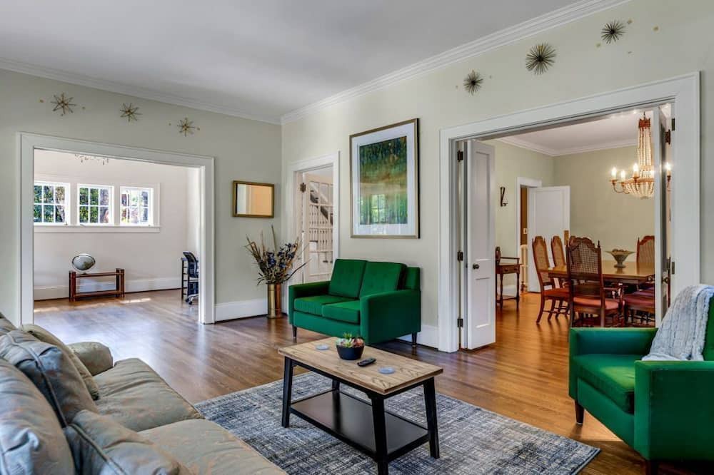 Photo of Livingroom in Old Irving Park