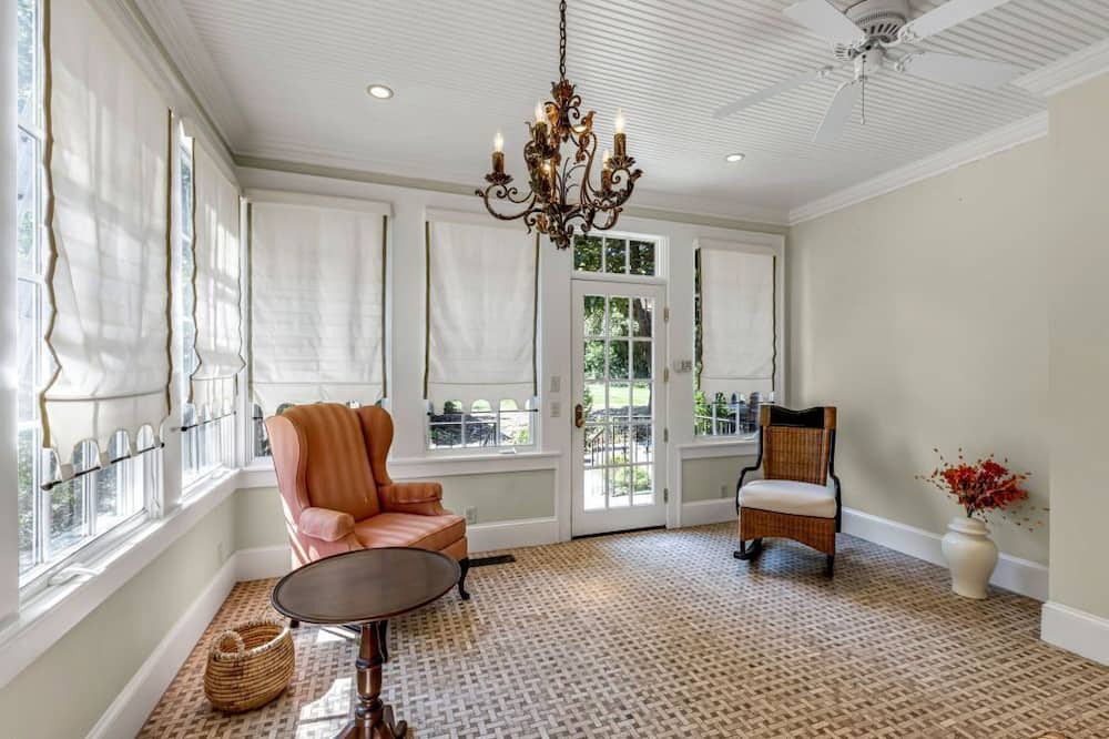 Photo of Livingroom in Old Irving Park