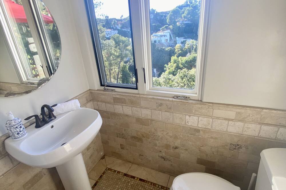 Photo of Bathroom in Beachwood Canyon