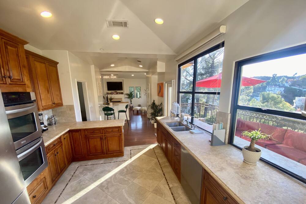 Photo of Kitchen in Beachwood Canyon