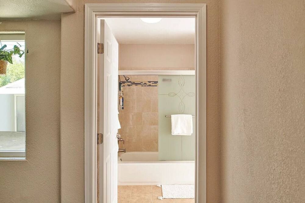 Photo of Bathroom in Tower District