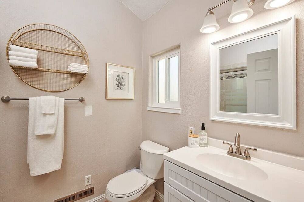 Photo of Bathroom in Tower District