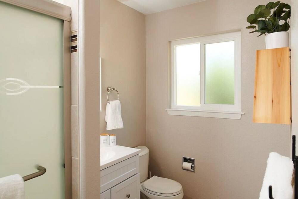 Photo of Bathroom in Tower District