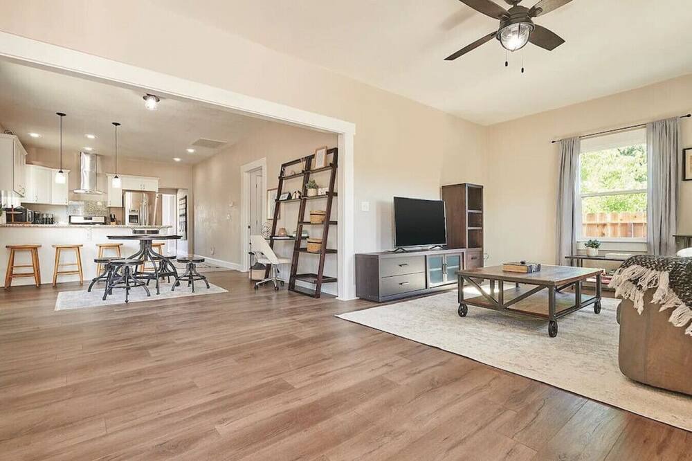 Photo of Bedroom in Tower District