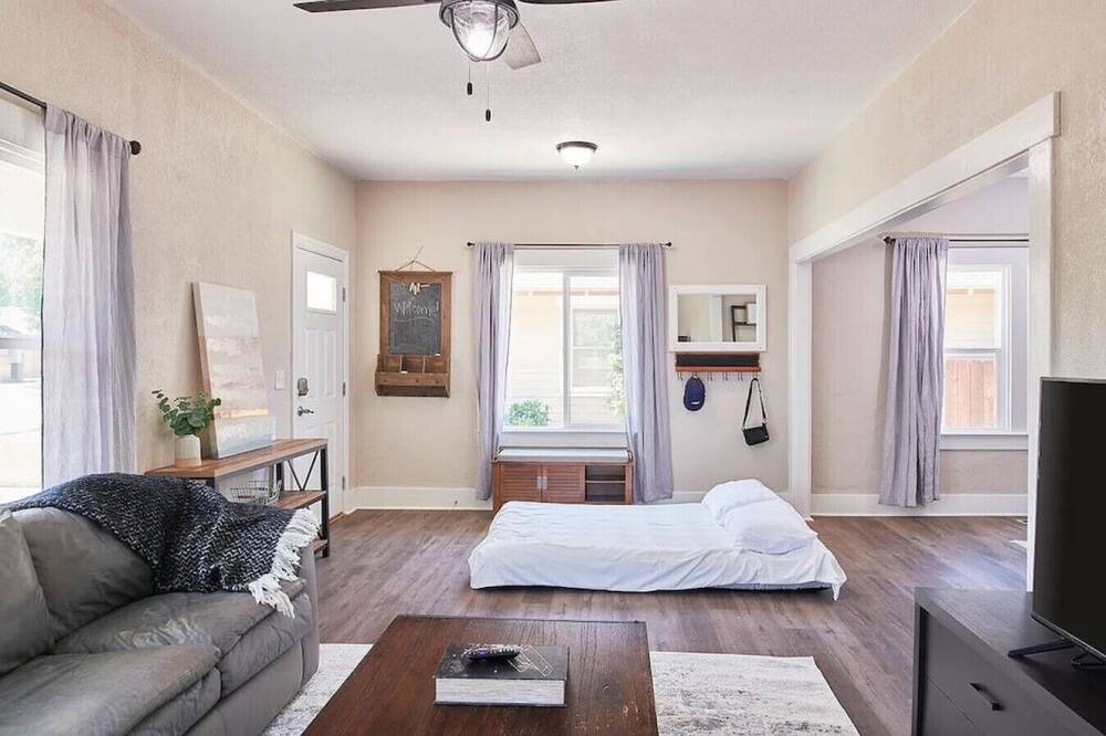 Photo of Livingroom in Tower District