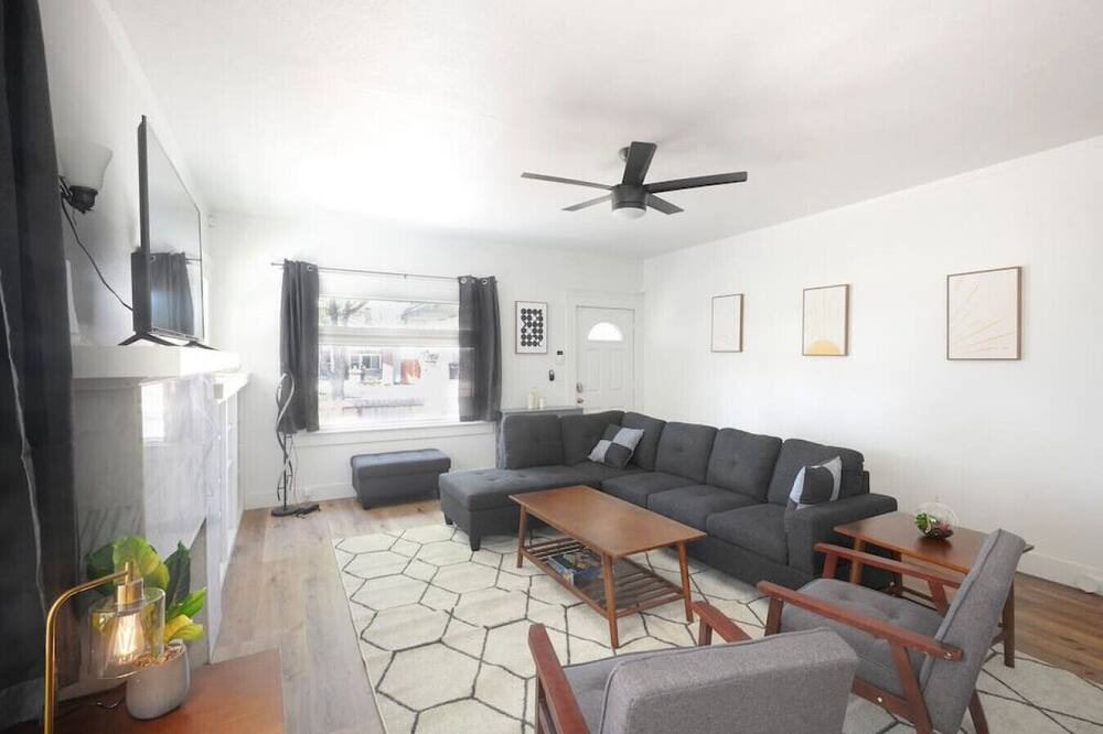 Photo of Bedroom in Tower District