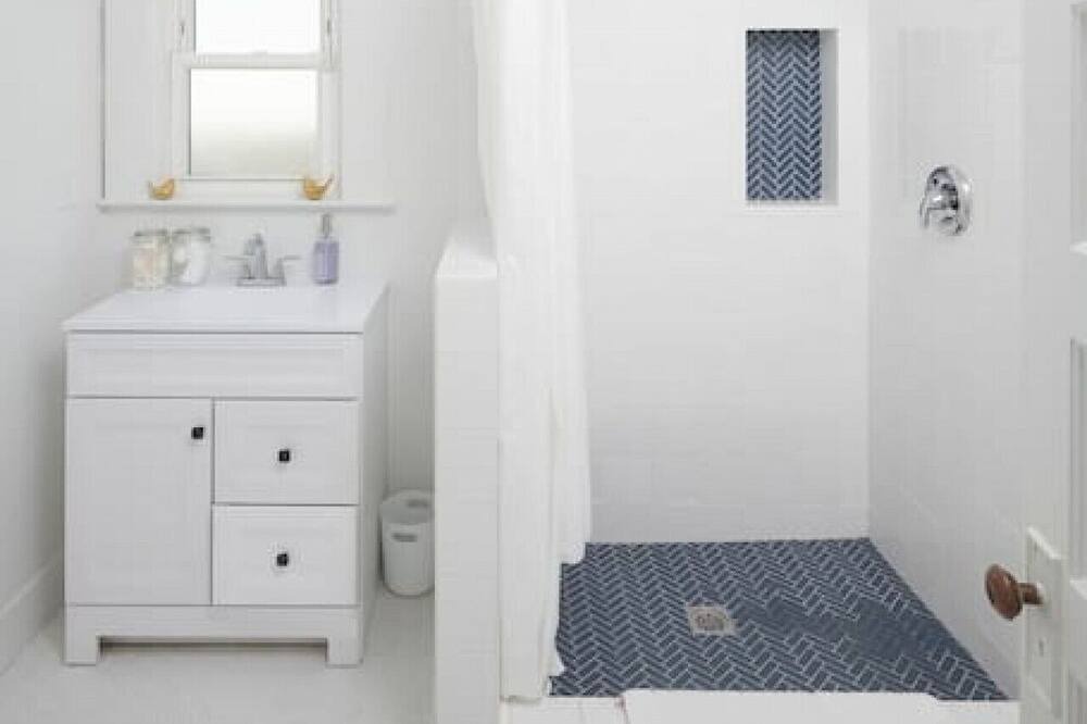 Photo of Bathroom in Tower District
