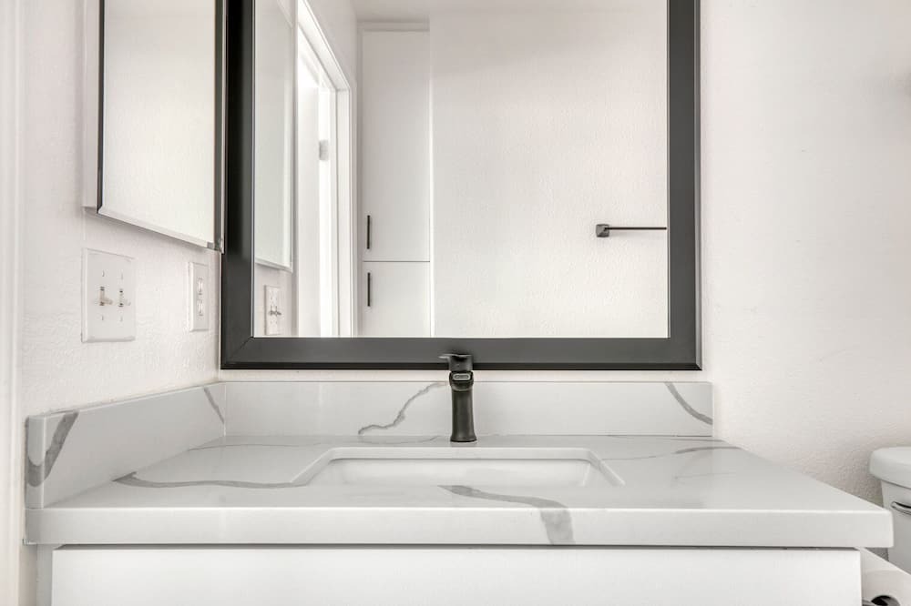 Photo of Bathroom in Mar Vista