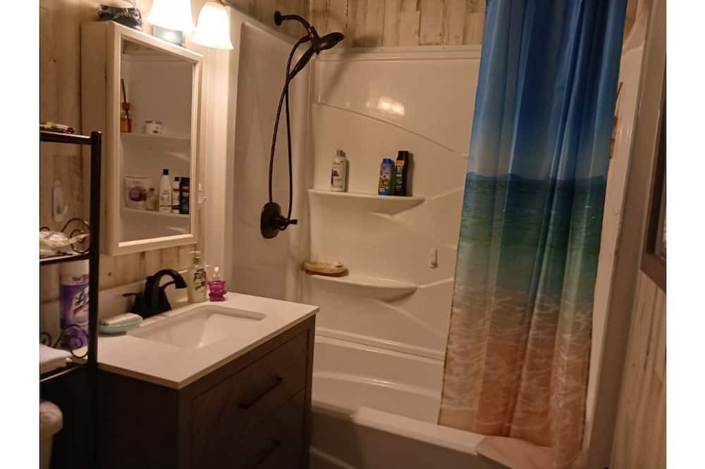 Photo of Bathroom in Moundville