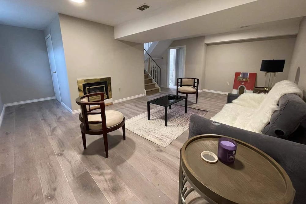 Photo of Livingroom in Victoria Hills